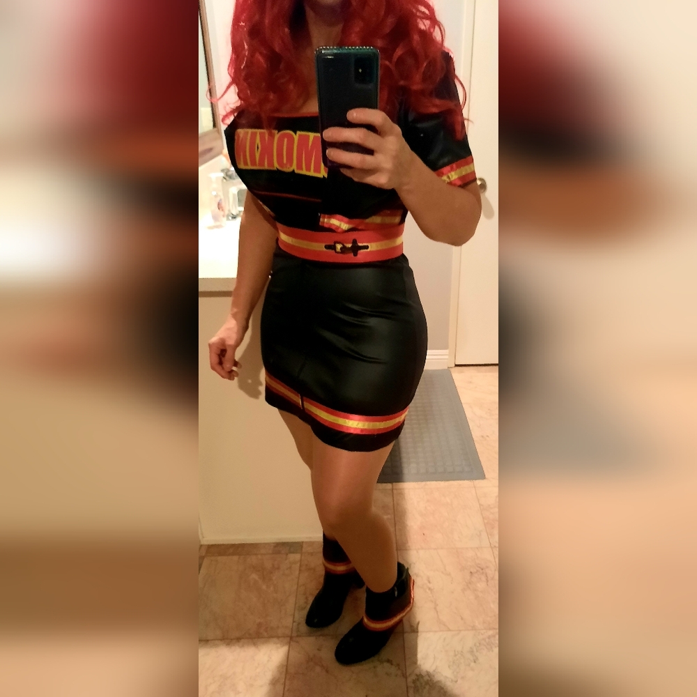 Womens Medium smoking hot fire fighter costume Halloween